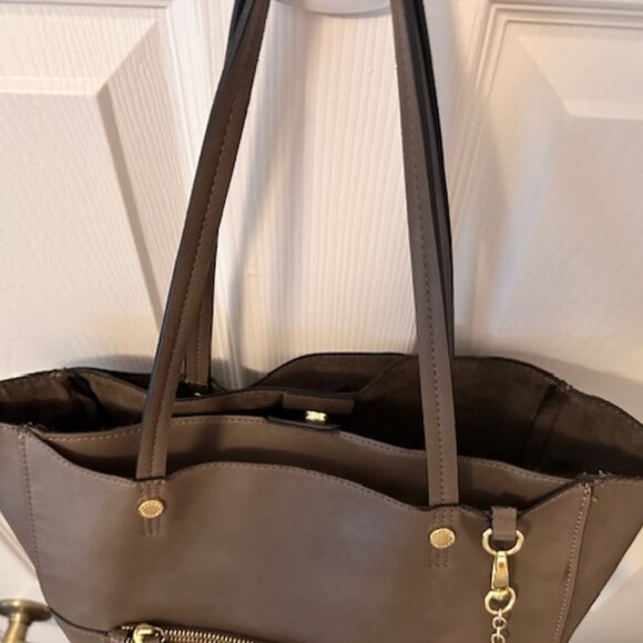 Steve Madden Taupe BPAMMY Large Tote-LIKE NEW! - Picture 5 of 14